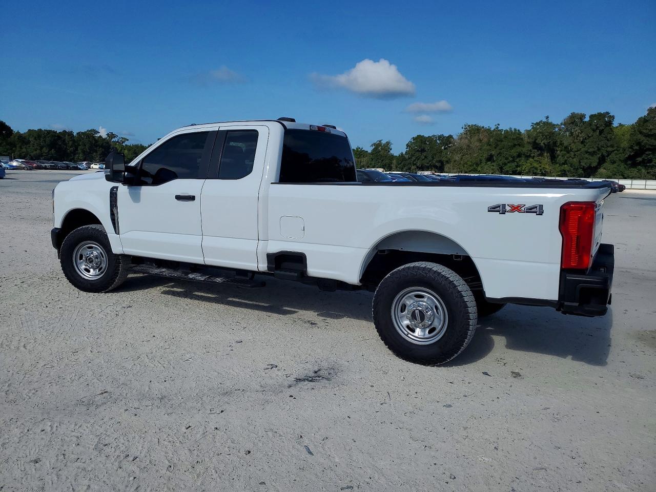 2024 Ford F350 Super Duty White vin: 1FT8X3BA9REC90244