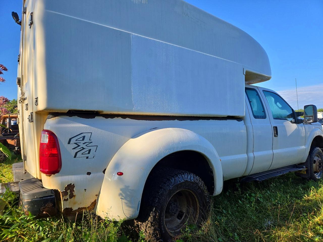 2012 Ford F350 Super Duty White vin: 1FT8X3D66CEB11433