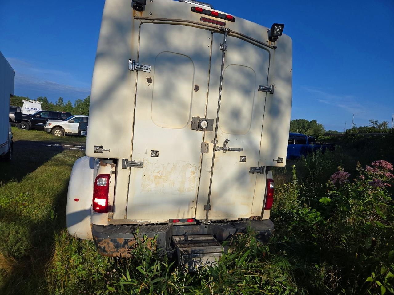 2012 Ford F350 Super Duty White vin: 1FT8X3D66CEB11433