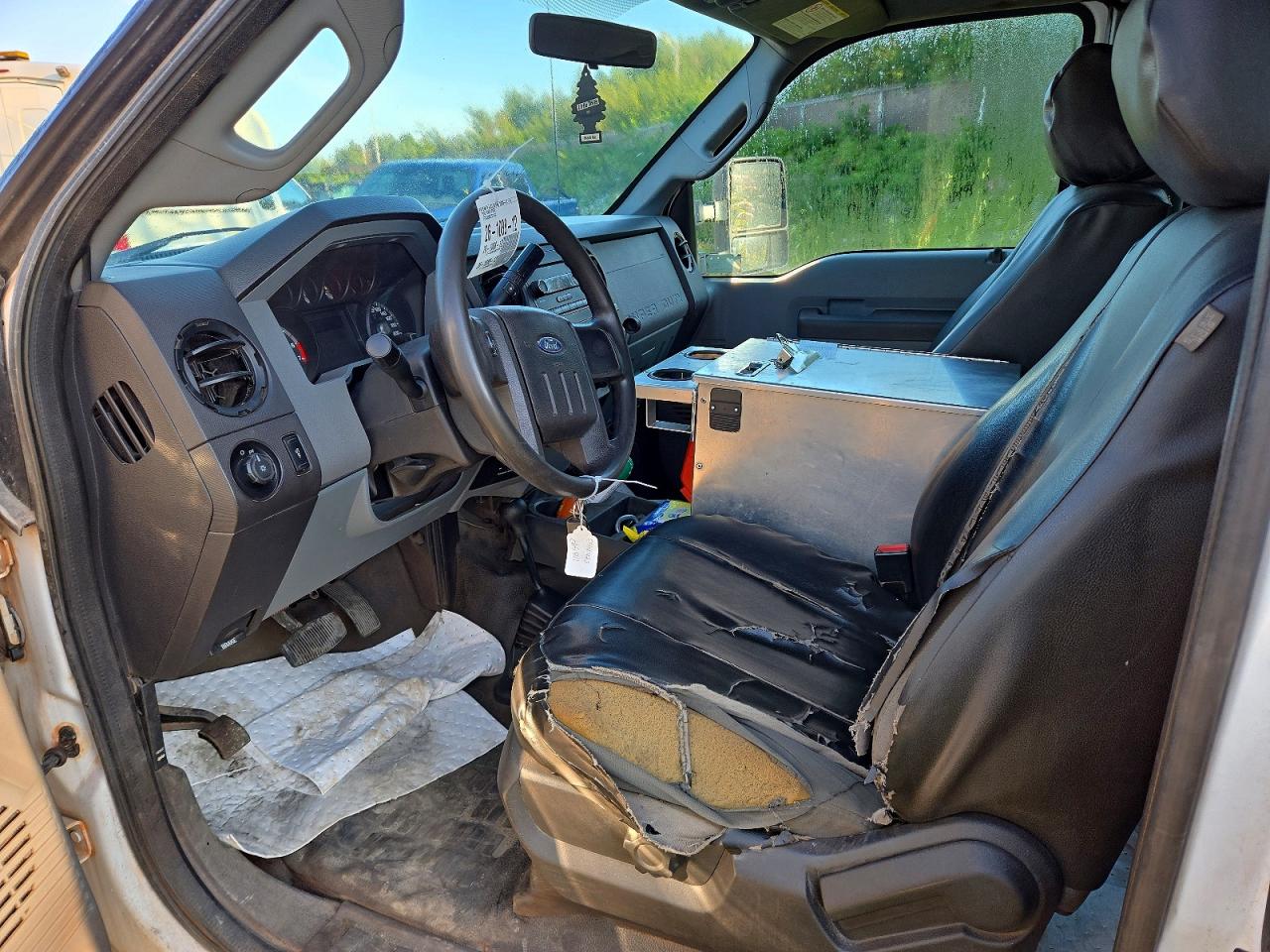 2012 Ford F350 Super Duty White vin: 1FT8X3D66CEB11433