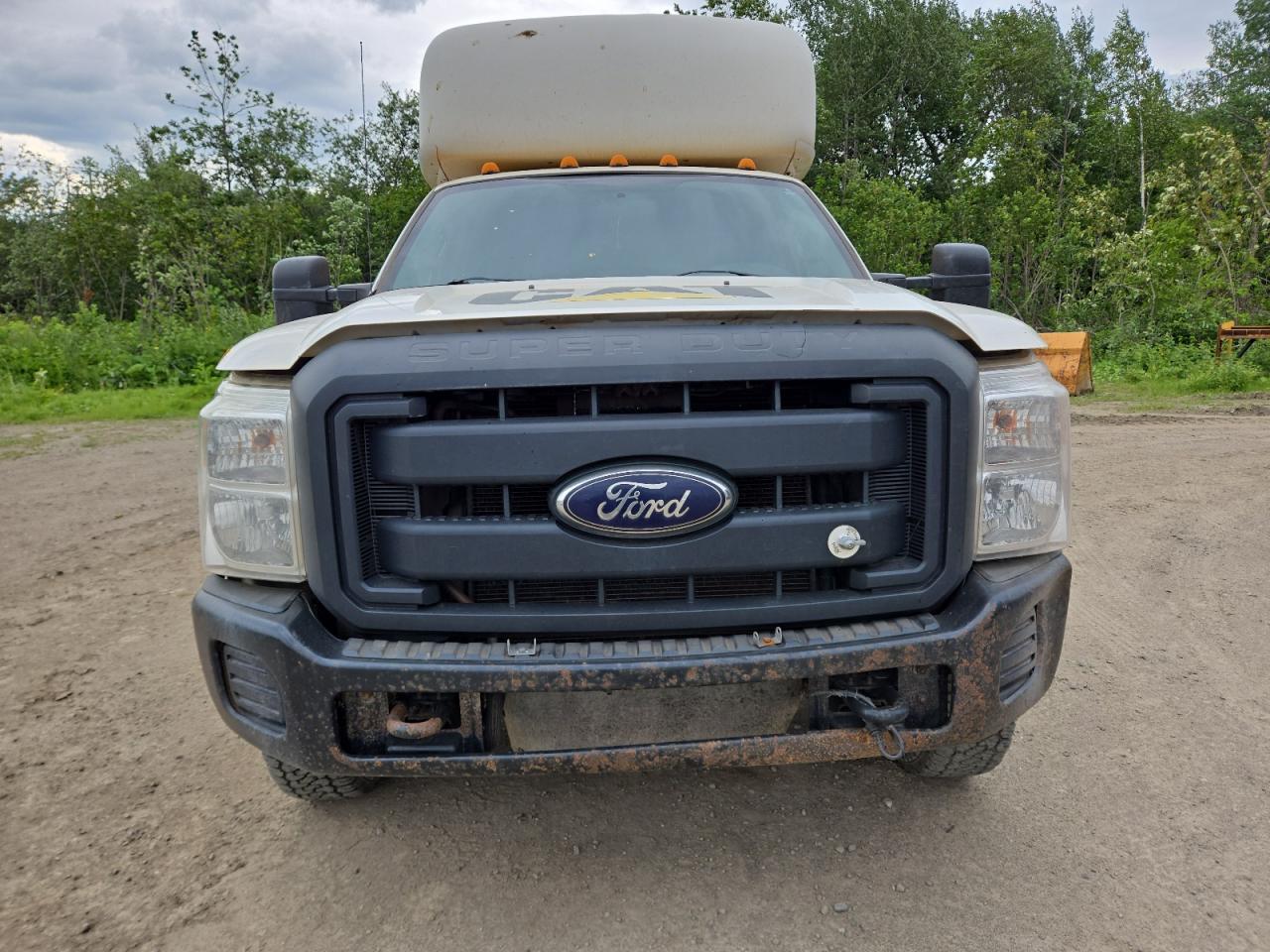 2012 Ford F350 Super Duty White vin: 1FT8X3D66CEB11433 Damage: Right Head Lamp, Faded, Repair Required