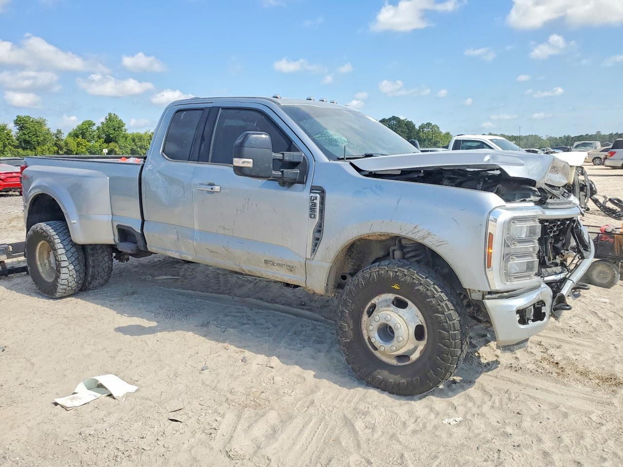 2024 Ford F350 Super Duty Silver vin: 1FT8X3DT3REE95024