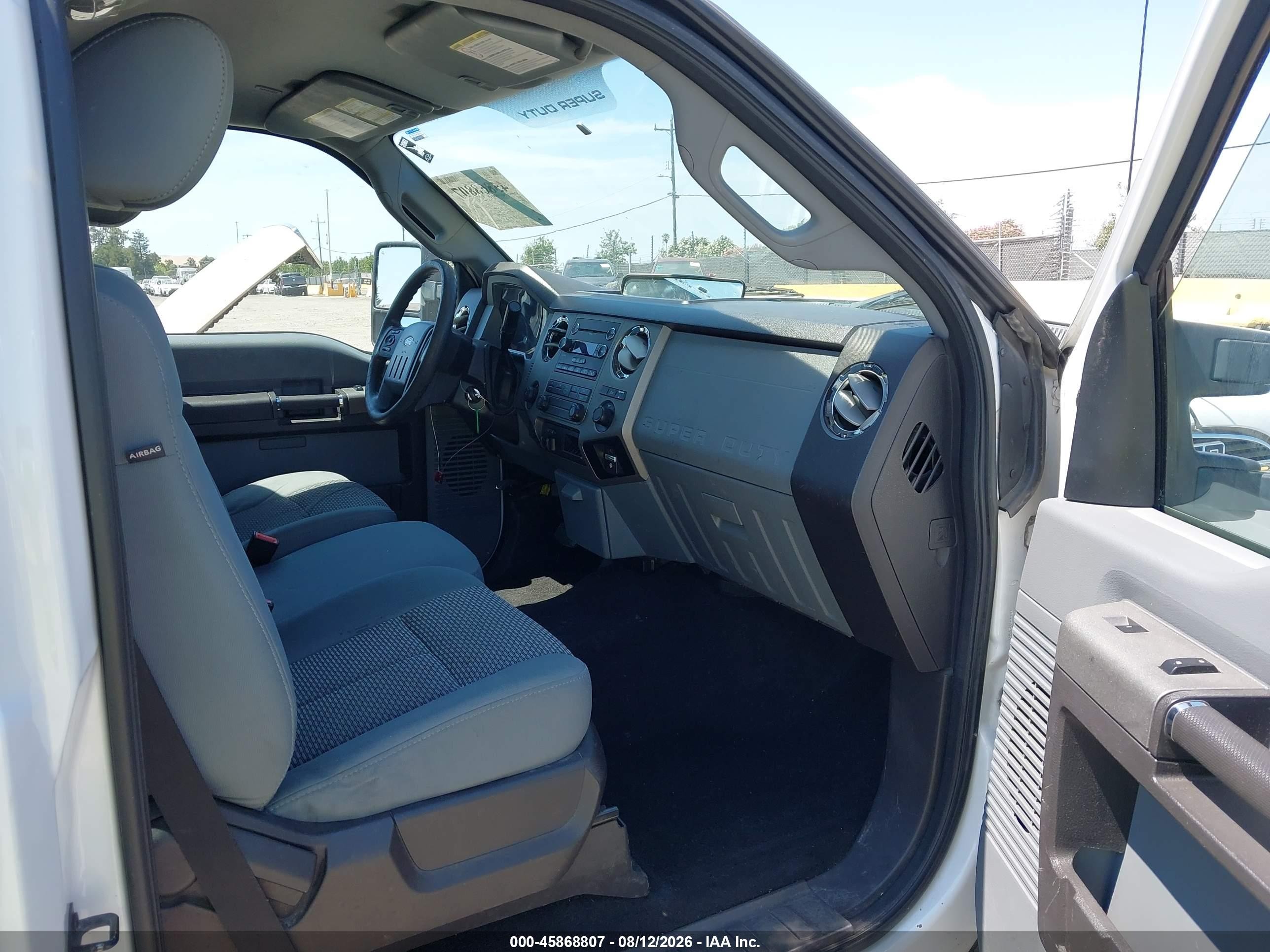 2011 Ford F-250 Xlt White vin: 1FTBF2A60BEA10605