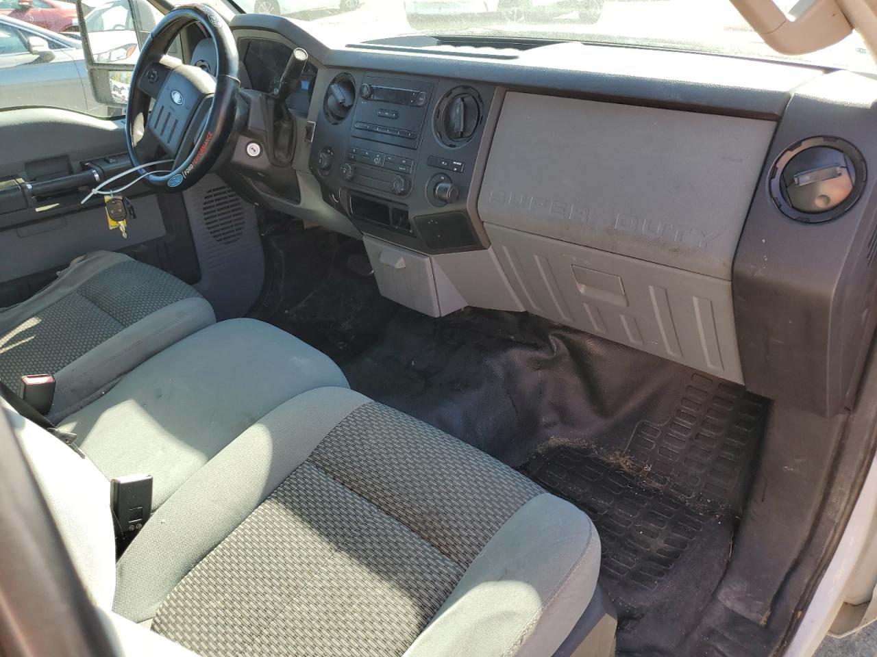 2011 Ford F250 Super Duty White vin: 1FTBF2A60BEA31213