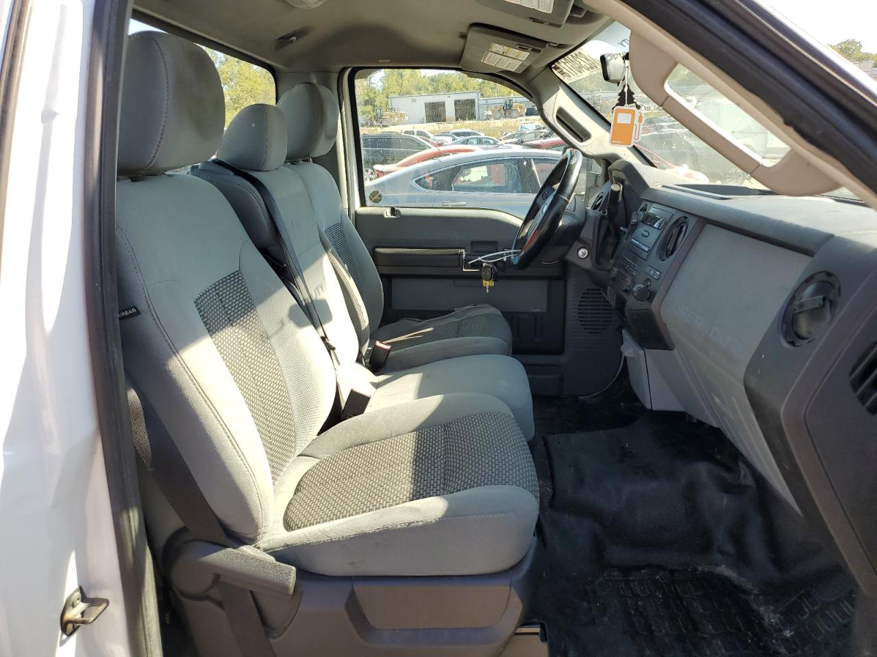 2011 Ford F250 Super Duty White vin: 1FTBF2A60BEA31213