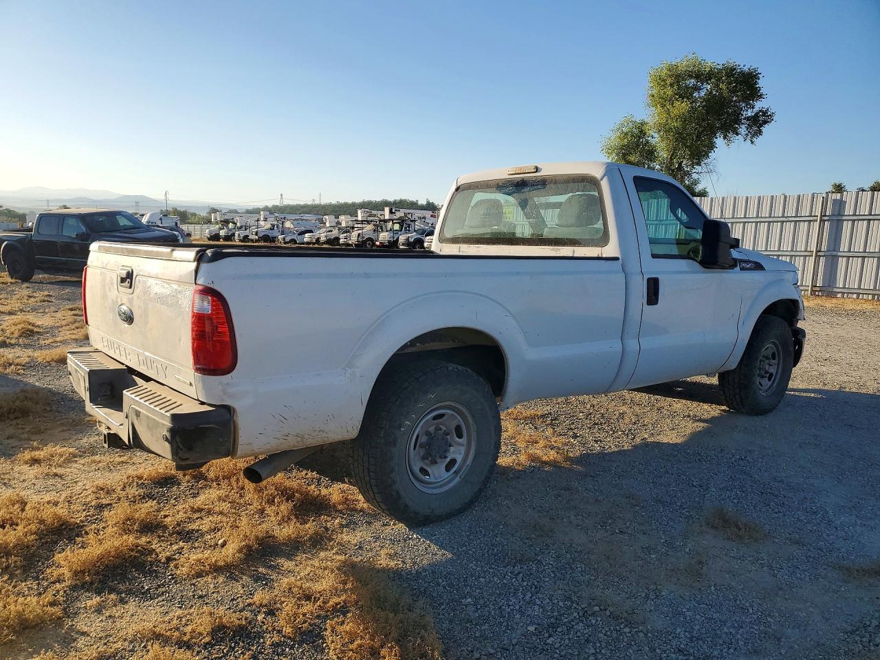 2013 Ford F250 Super Duty White vin: 1FTBF2A60DEA05634