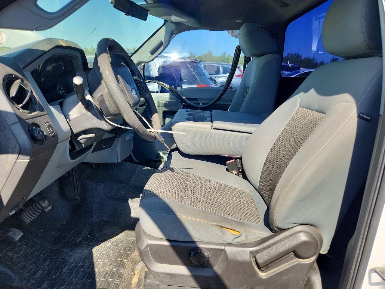 2012 Ford F250 Super Duty White vin: 1FTBF2A61CEB17311