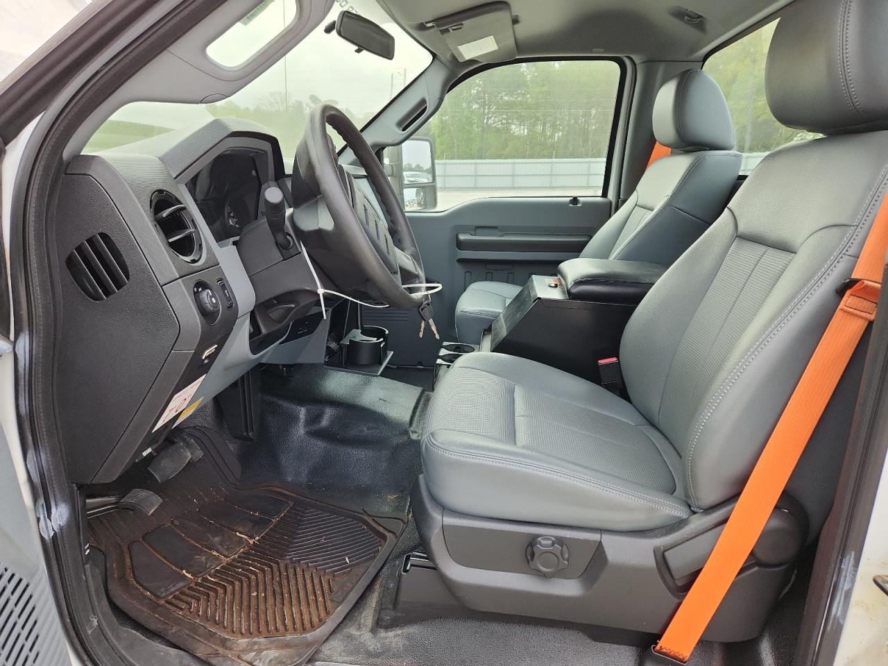 2013 Ford F250 Super Duty Белый vin: 1FTBF2A61DEB81978 Damage: Center Console, Aftermarket, Acceptable