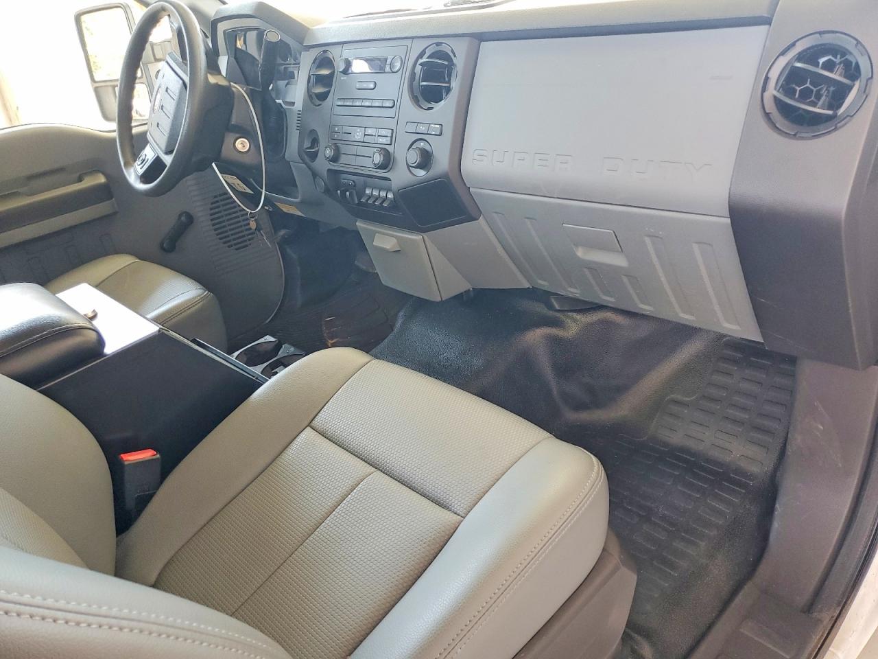 2013 Ford F250 Super Duty Белый vin: 1FTBF2A61DEB81978