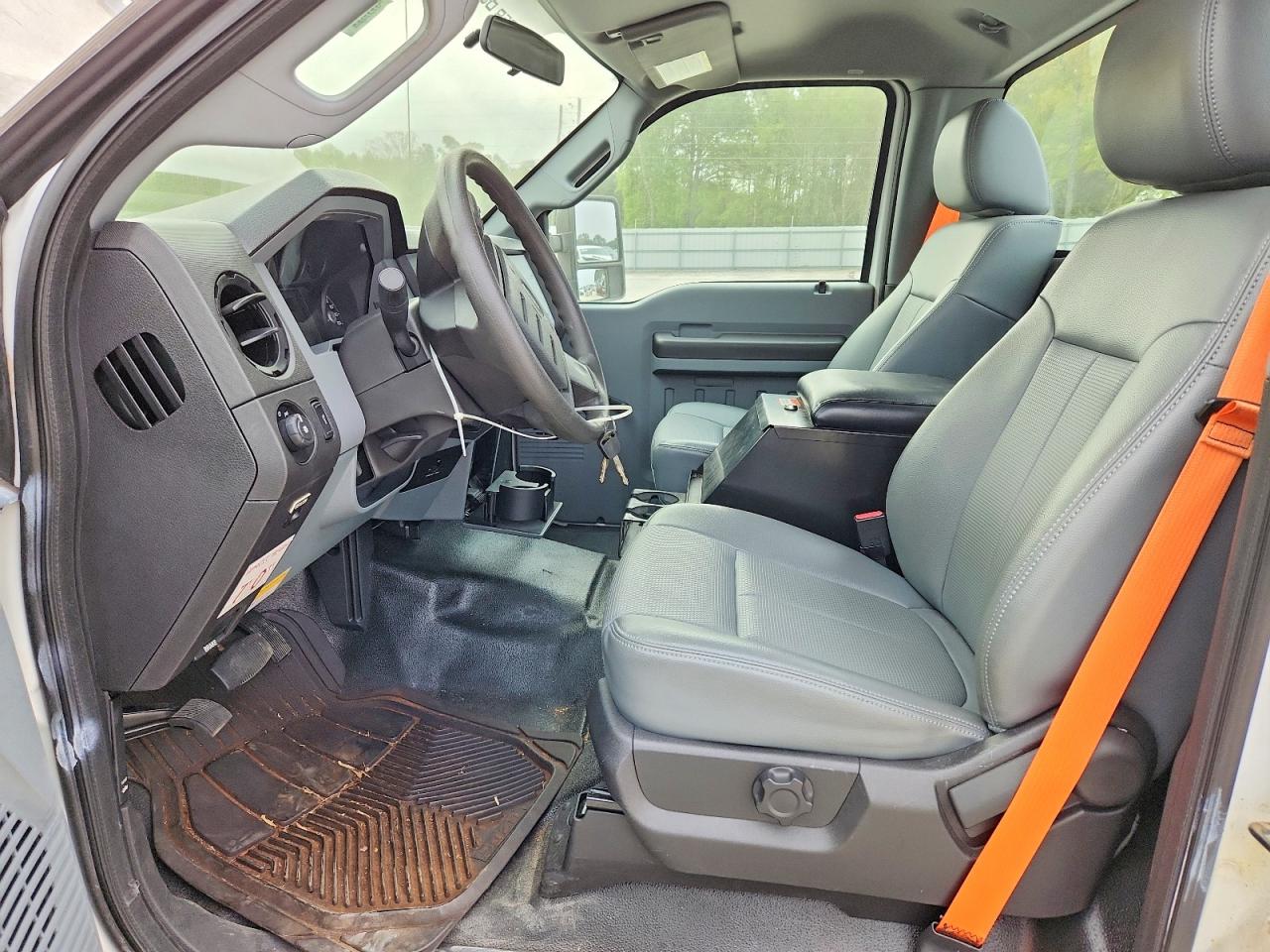 2013 Ford F250 Super Duty Белый vin: 1FTBF2A61DEB81978