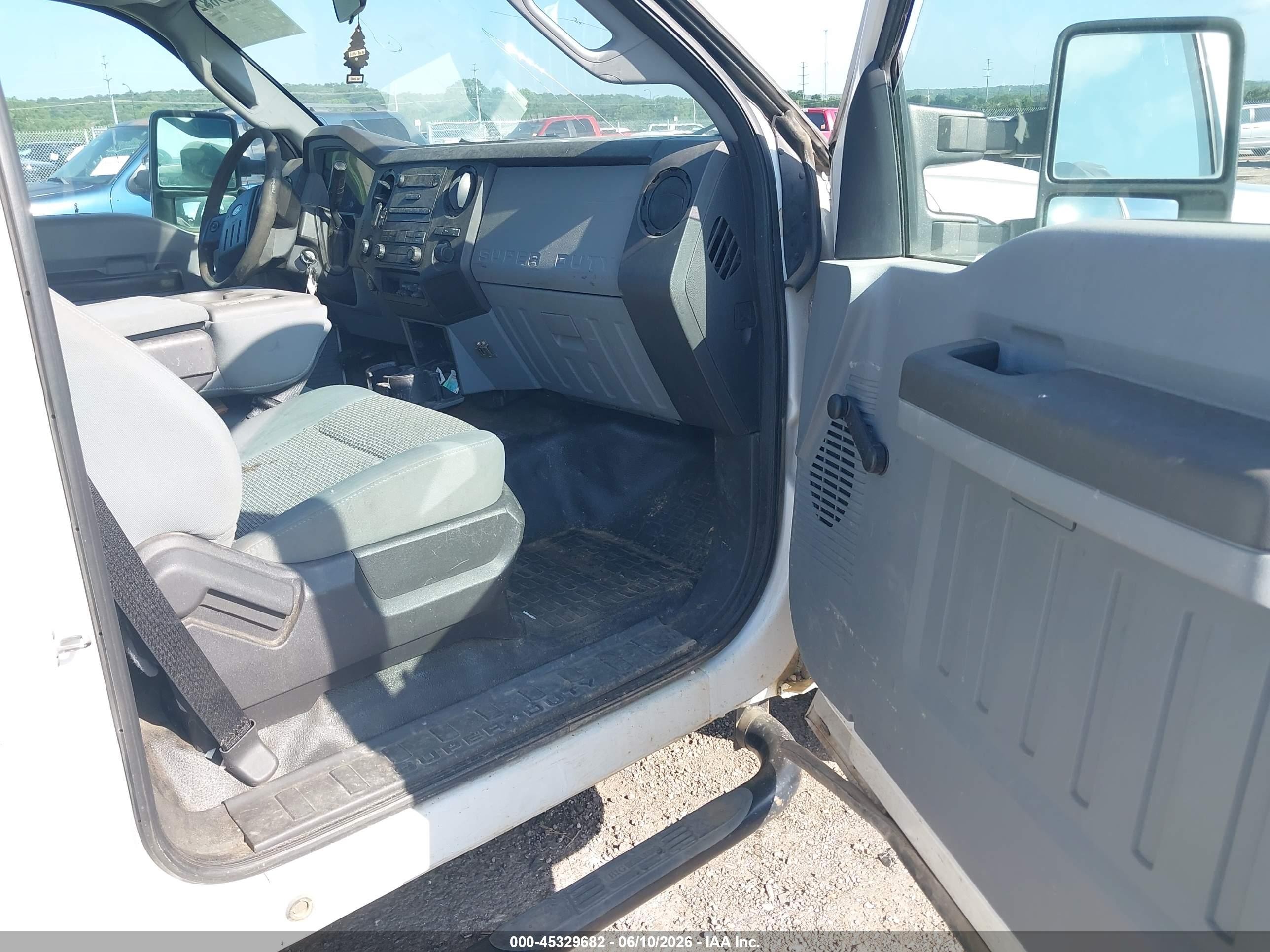 2014 Ford F-250 Xl White vin: 1FTBF2A61EEA08835