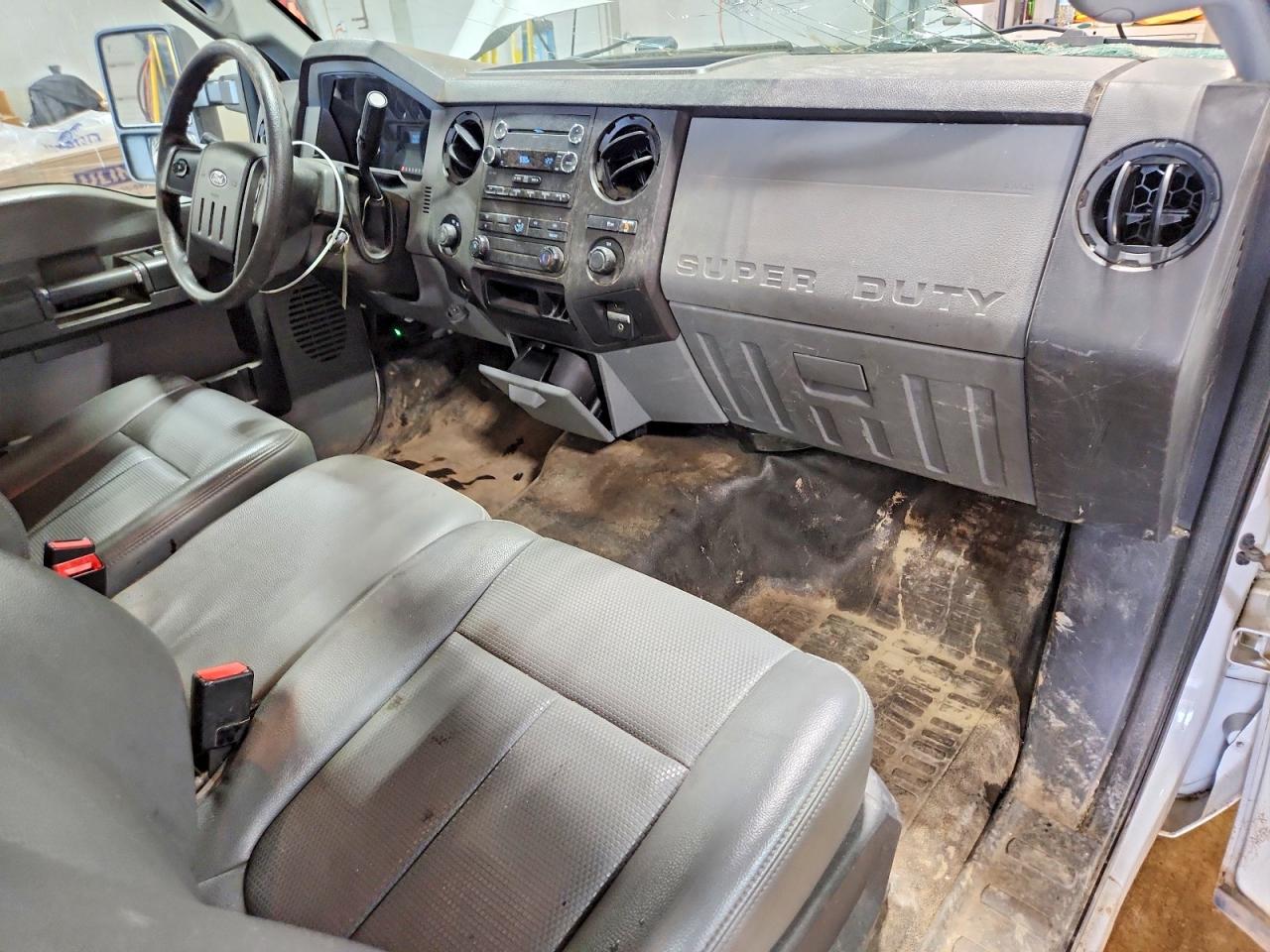 2015 Ford F250 Super Duty White vin: 1FTBF2A61FEA70446