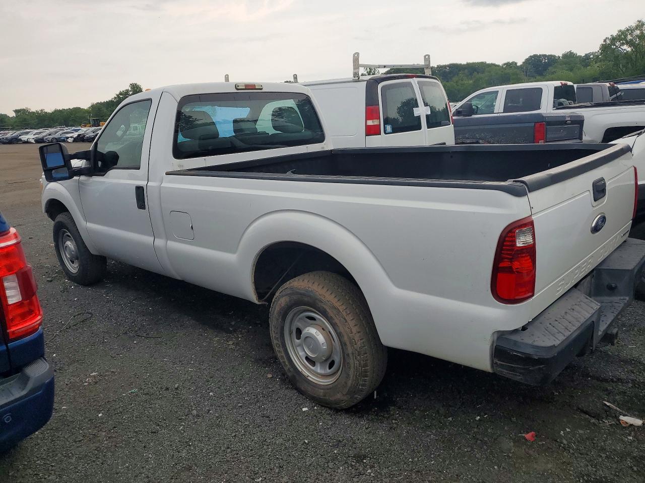 2015 Ford F250 Super Duty White vin: 1FTBF2A61FEA70446