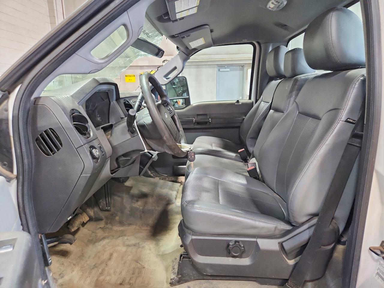 2015 Ford F250 Super Duty White vin: 1FTBF2A61FEA70446