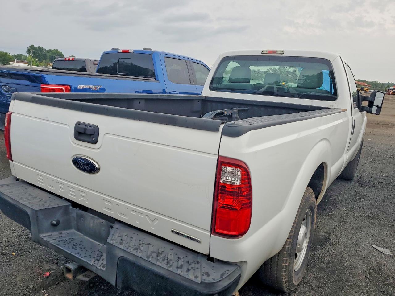 2015 Ford F250 Super Duty White vin: 1FTBF2A61FEA70446