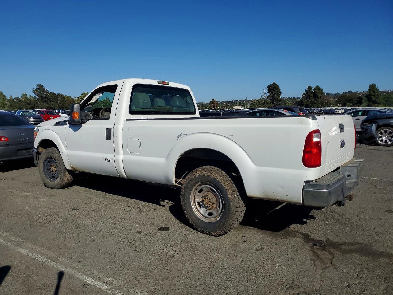 2013 Ford F250 Super Duty White vin: 1FTBF2A62DEB52747