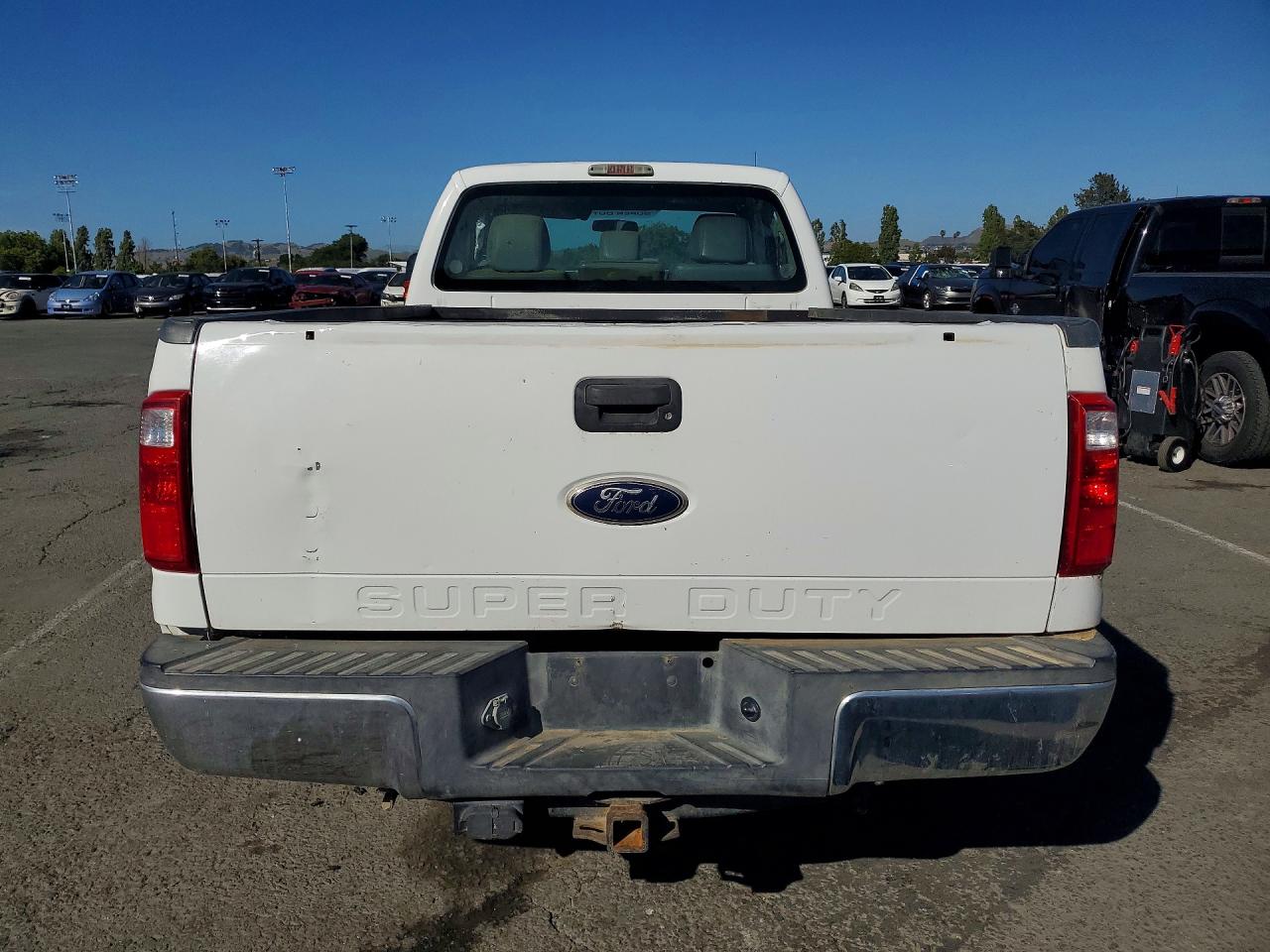 2013 Ford F250 Super Duty White vin: 1FTBF2A62DEB52747