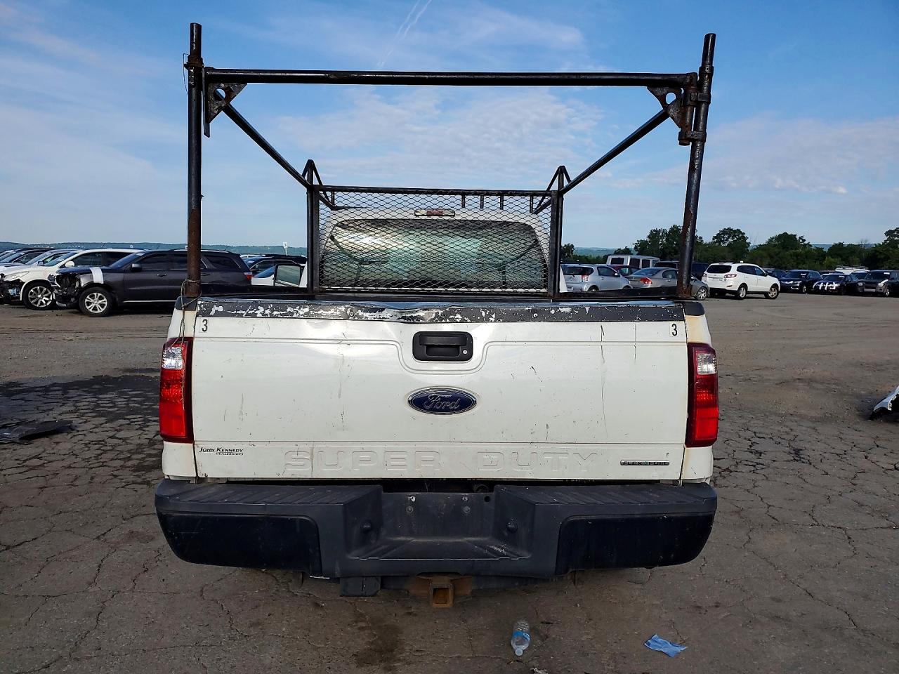2014 Ford F250 Super Duty White vin: 1FTBF2A62EEA45800