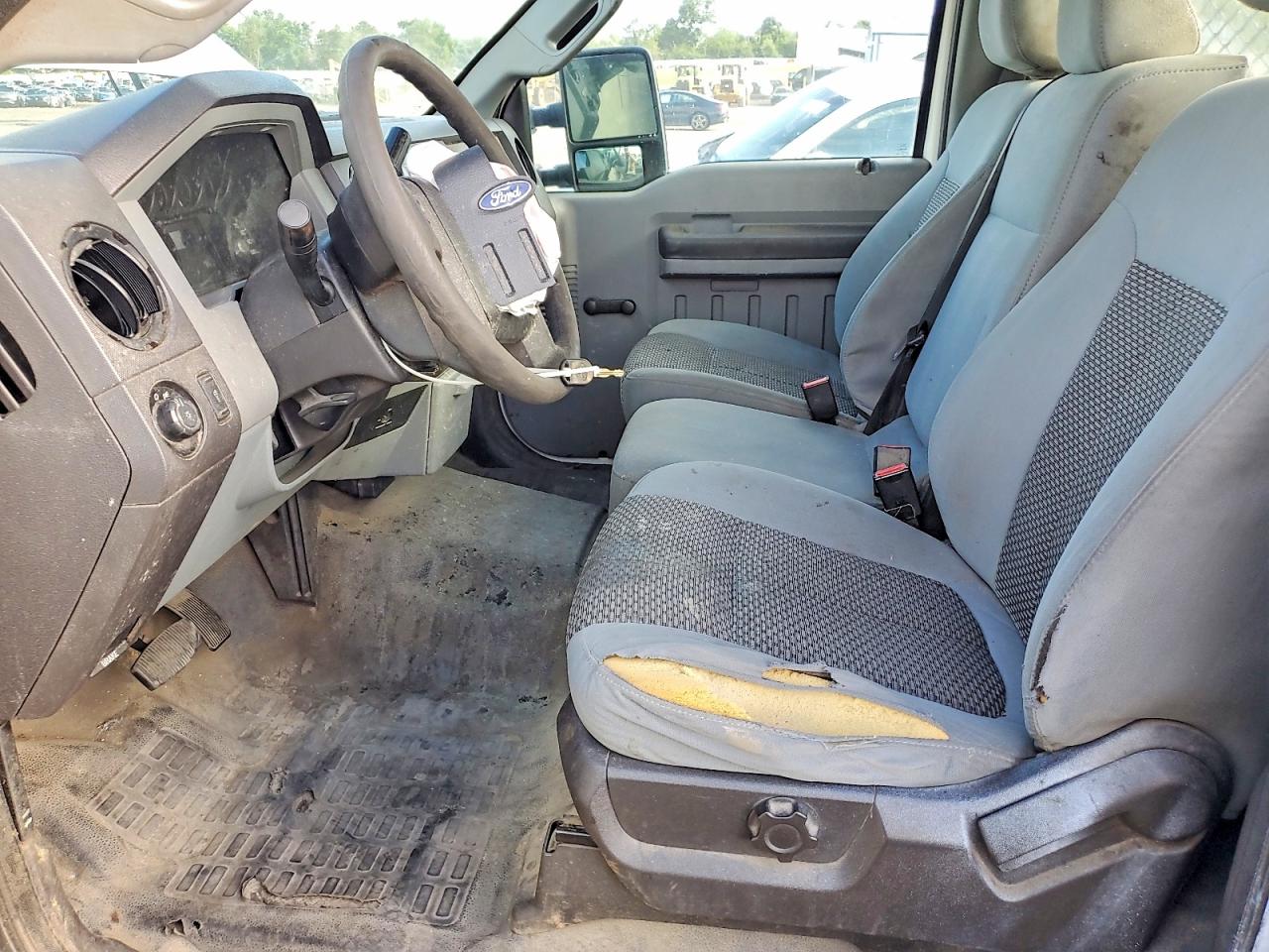 2014 Ford F250 Super Duty White vin: 1FTBF2A62EEA45800