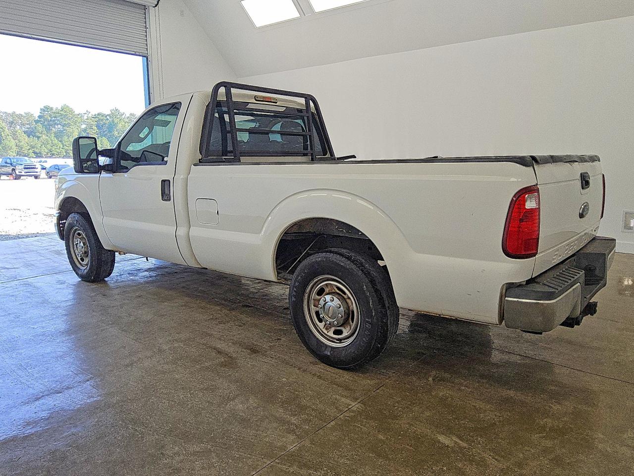 2015 Ford F250 Super Duty White vin: 1FTBF2A62FEA07369