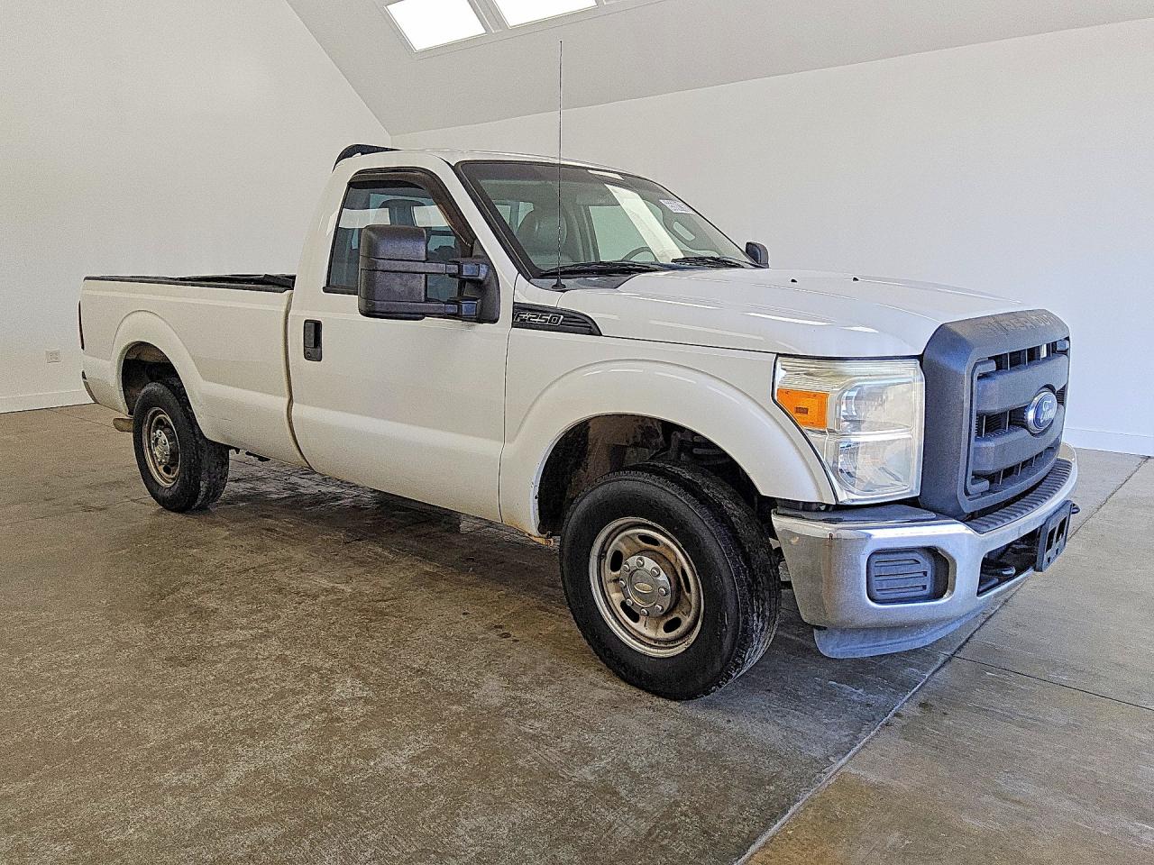 2015 Ford F250 Super Duty White vin: 1FTBF2A62FEA07369