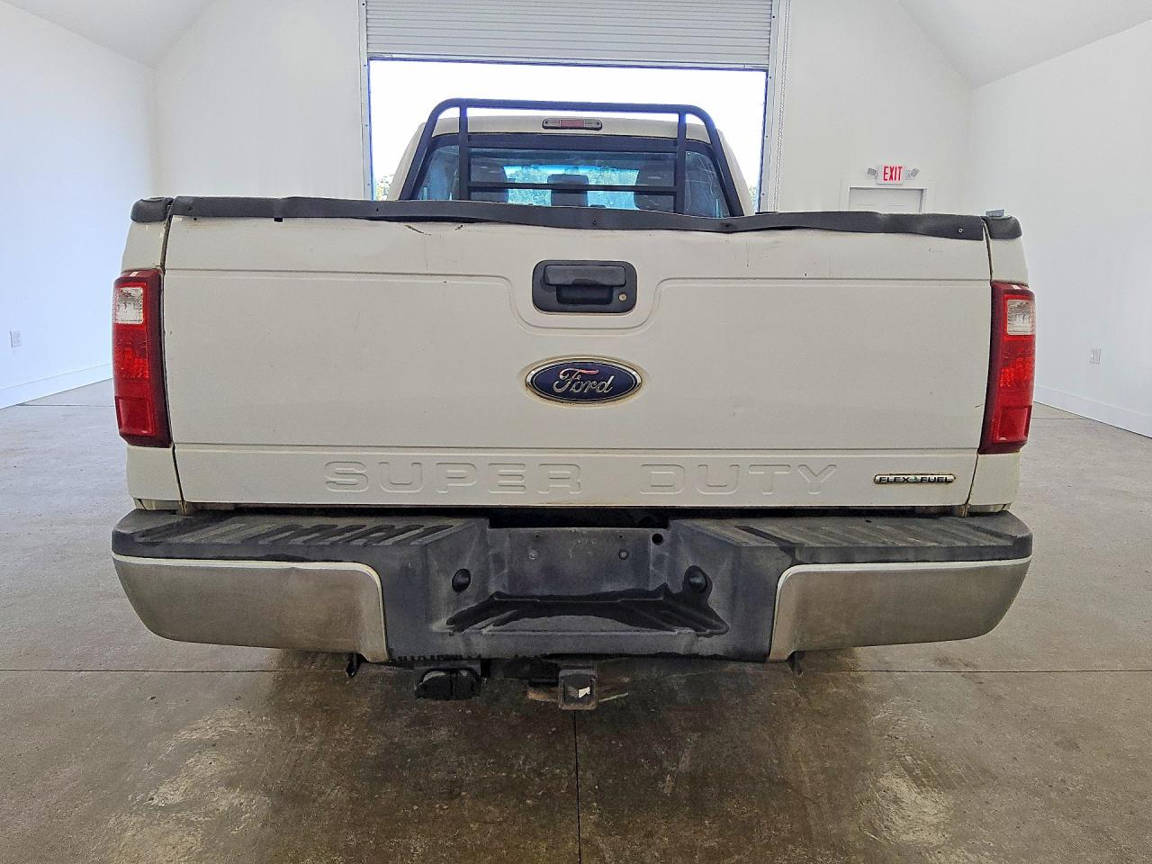 2015 Ford F250 Super Duty White vin: 1FTBF2A62FEA07369