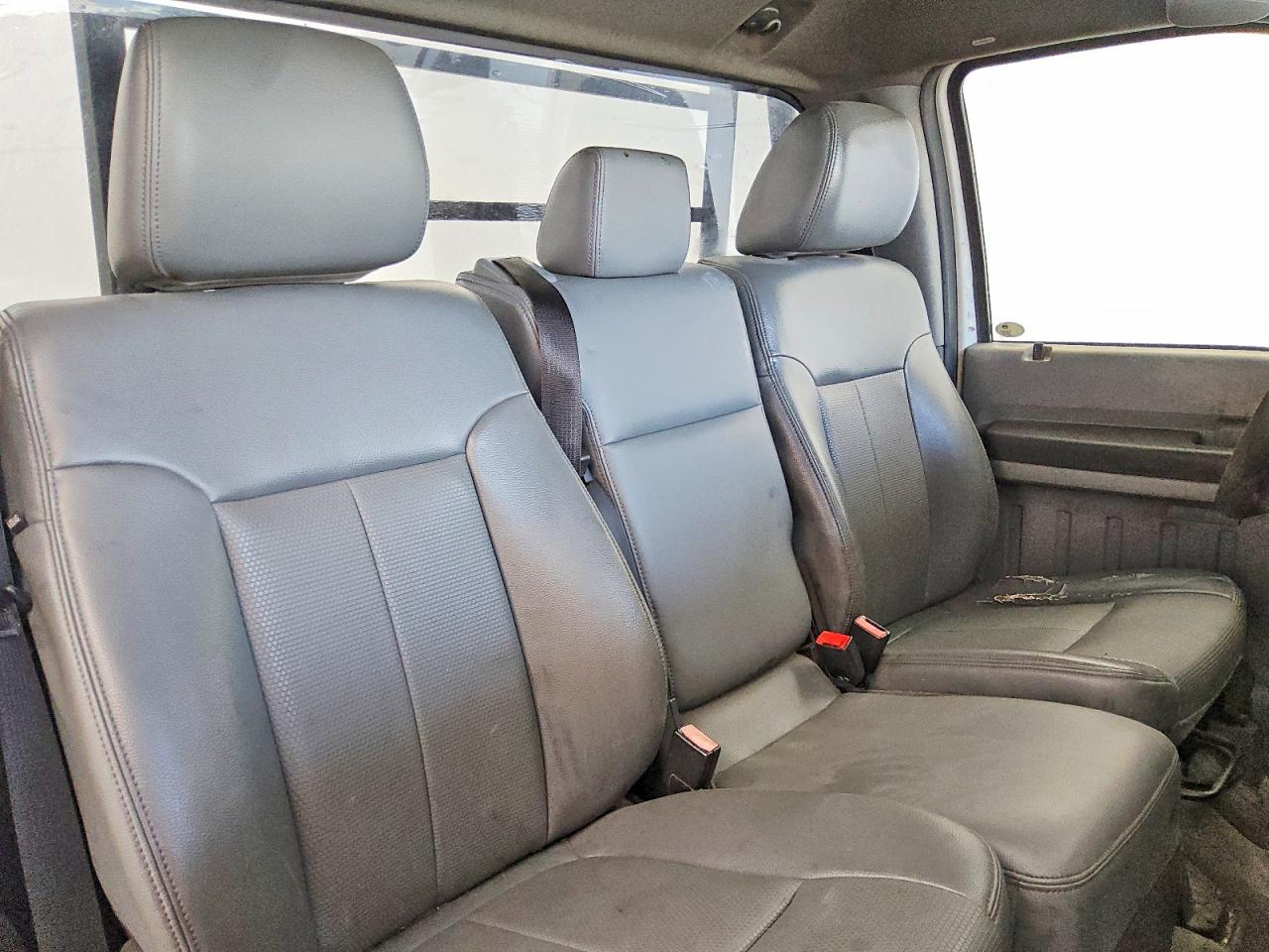 2015 Ford F250 Super Duty White vin: 1FTBF2A62FEA07369