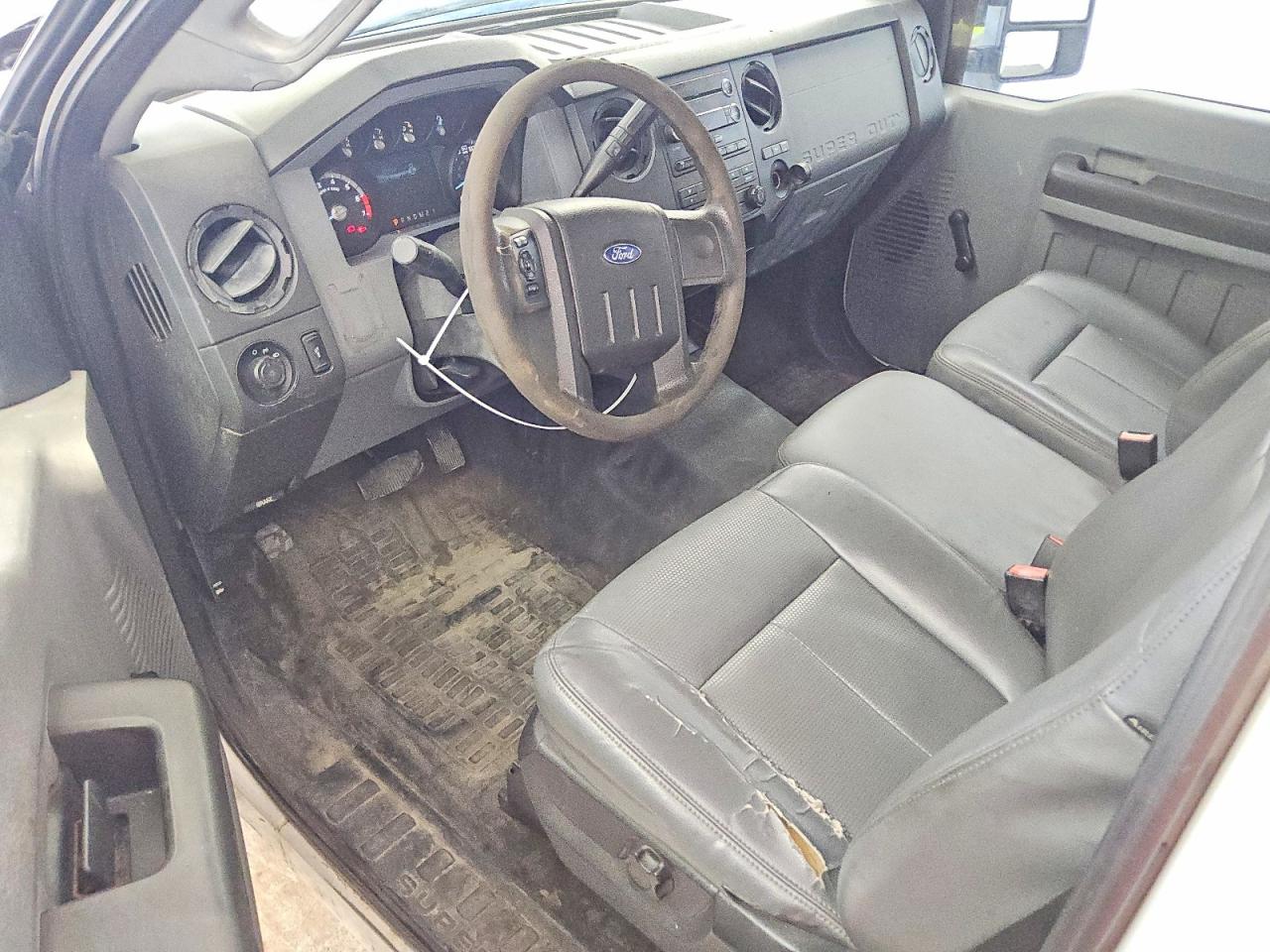 2015 Ford F250 Super Duty White vin: 1FTBF2A62FEA07369