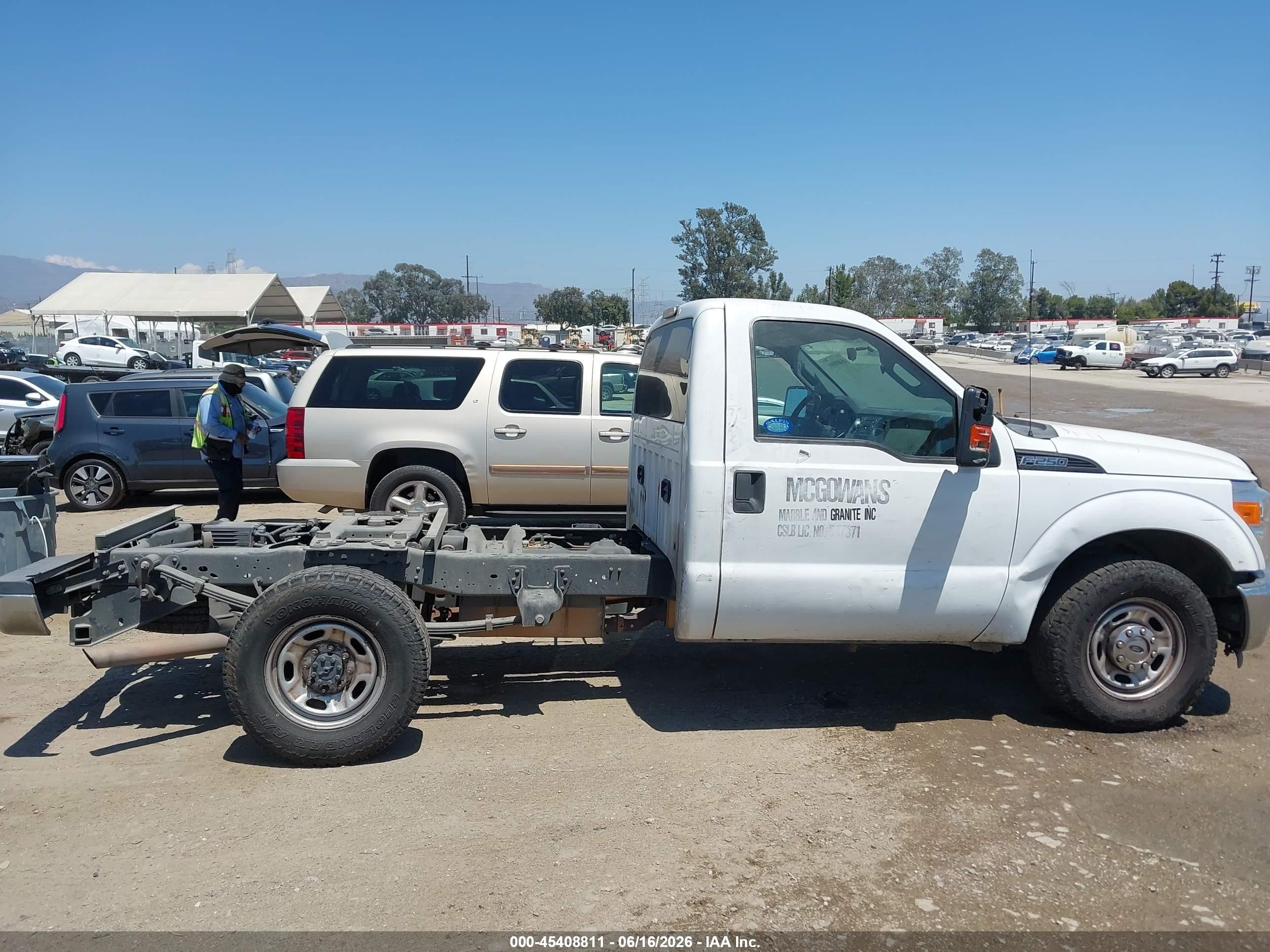 2012 Ford Super Duty F-250 Srw Xl Белый vin: 1FTBF2A64CEA70338