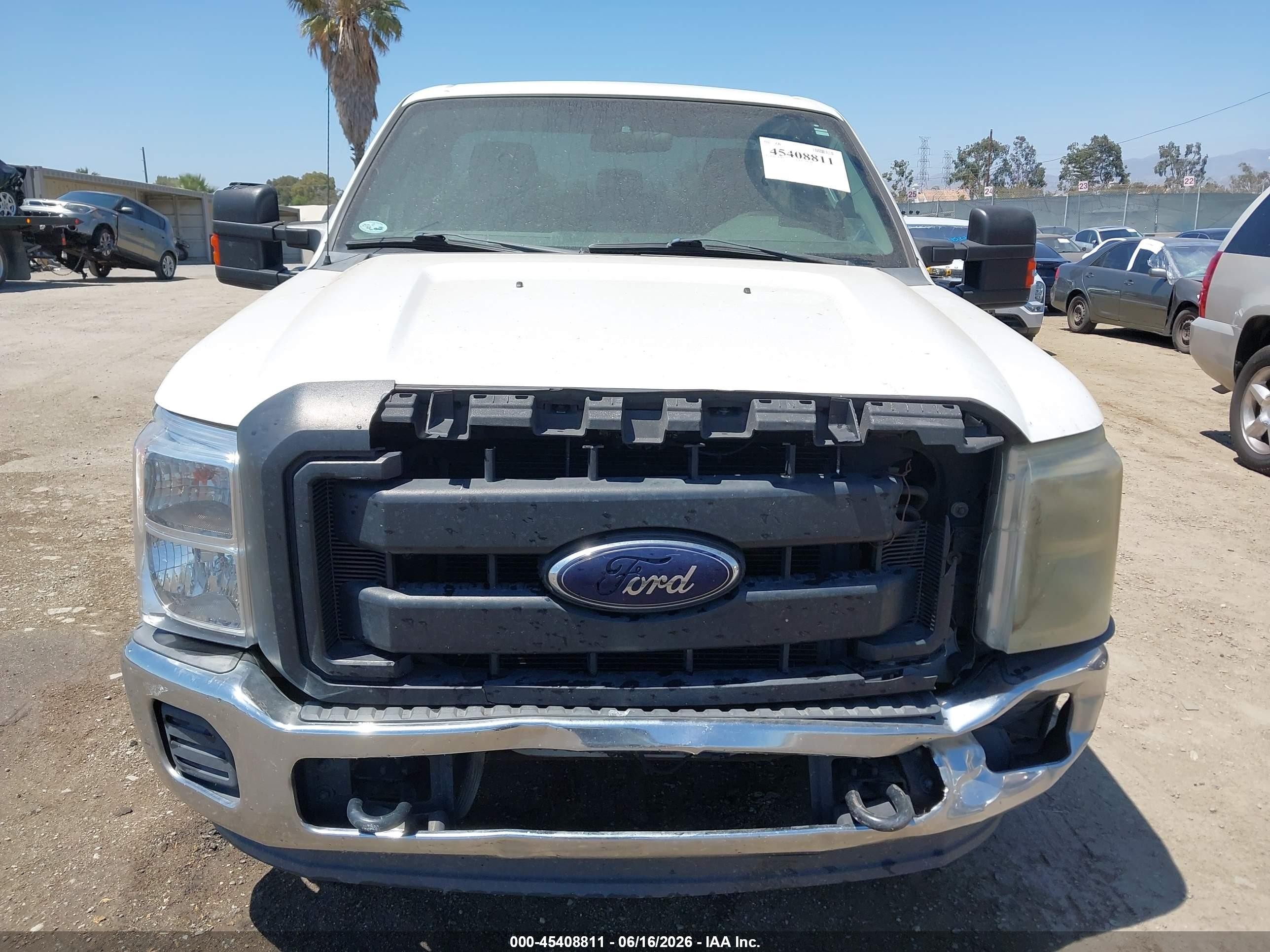 2012 Ford Super Duty F-250 Srw Xl Белый vin: 1FTBF2A64CEA70338