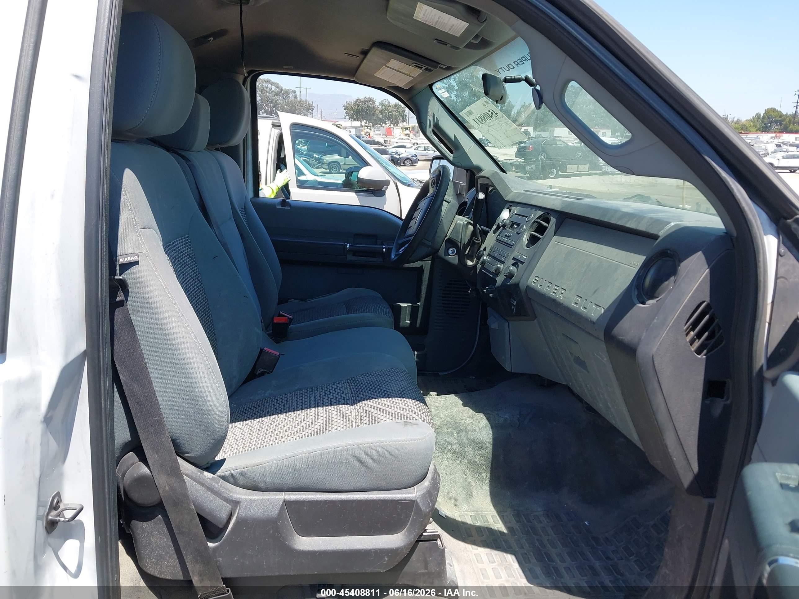 2012 Ford Super Duty F-250 Srw Xl Белый vin: 1FTBF2A64CEA70338