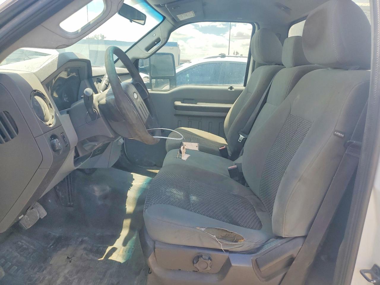 2012 Ford F250 Super Duty White vin: 1FTBF2A64CEB15410