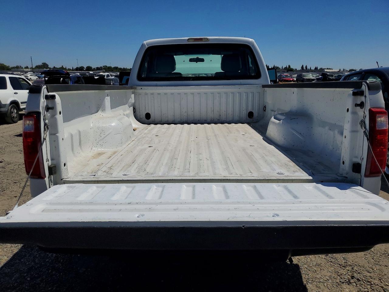2013 Ford F250 Super Duty White vin: 1FTBF2A64DEB82154