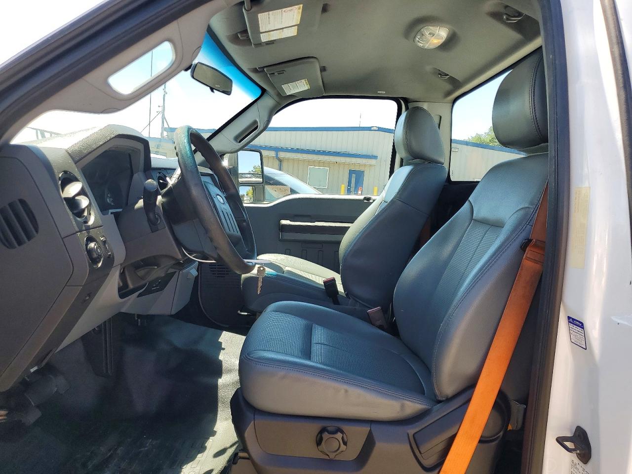 2013 Ford F250 Super Duty White vin: 1FTBF2A64DEB82154