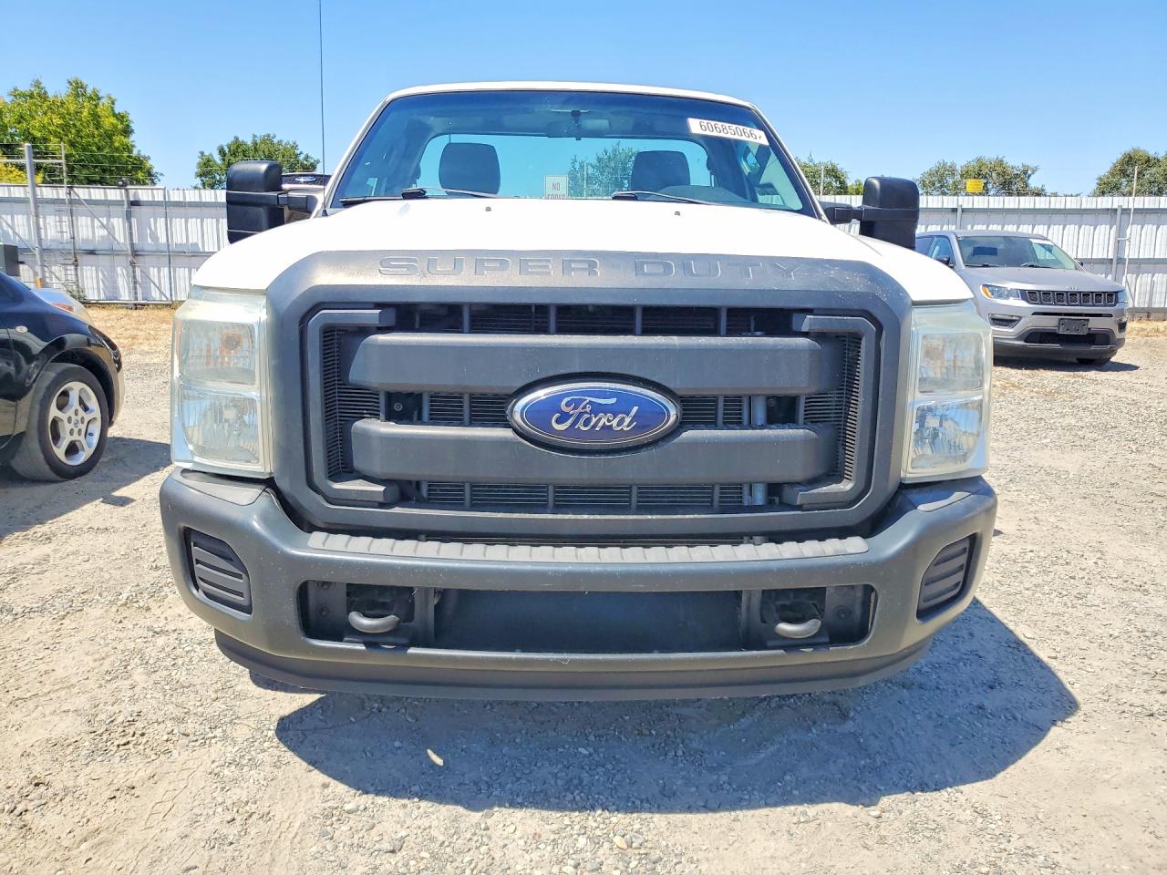 2013 Ford F250 Super Duty White vin: 1FTBF2A64DEB82154