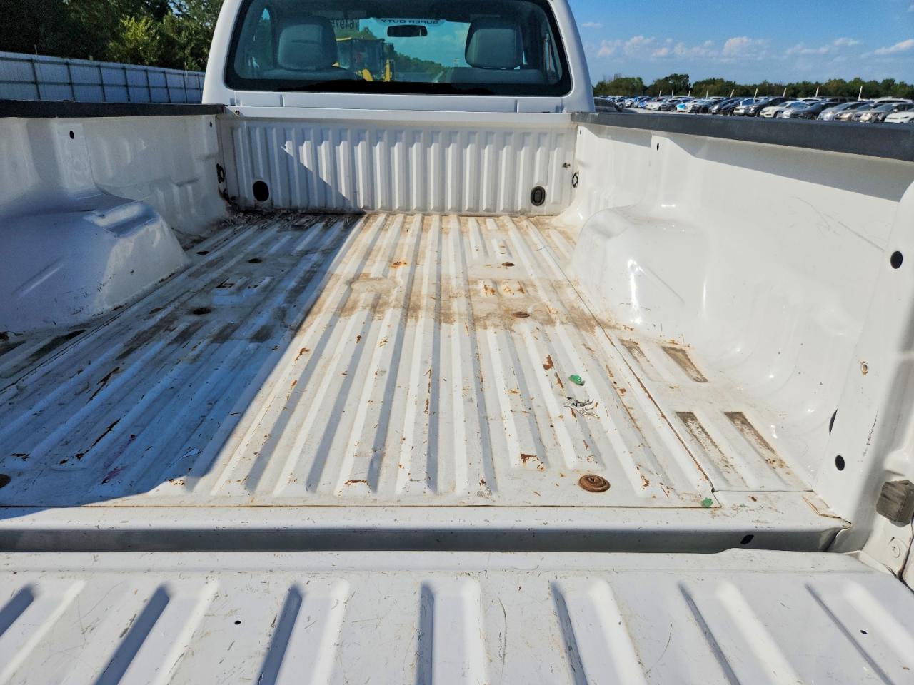 2013 Ford F250 Super Duty White vin: 1FTBF2A64DEB82252