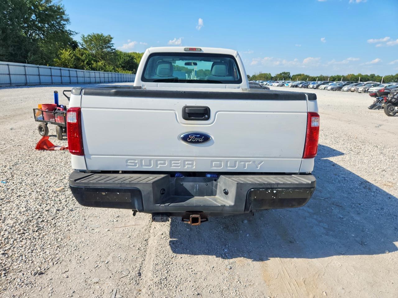 2013 Ford F250 Super Duty White vin: 1FTBF2A64DEB82252
