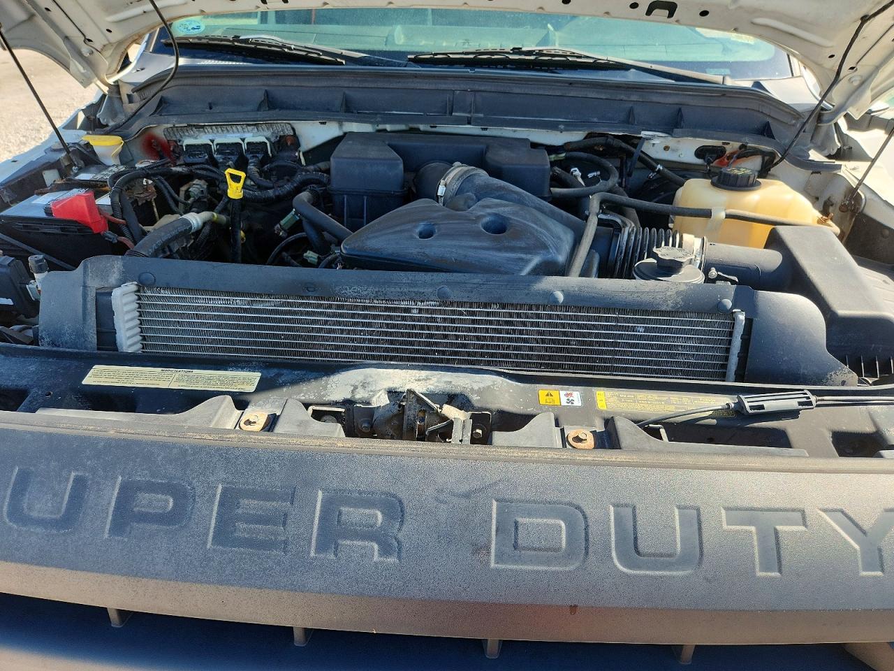2013 Ford F250 Super Duty White vin: 1FTBF2A64DEB82252