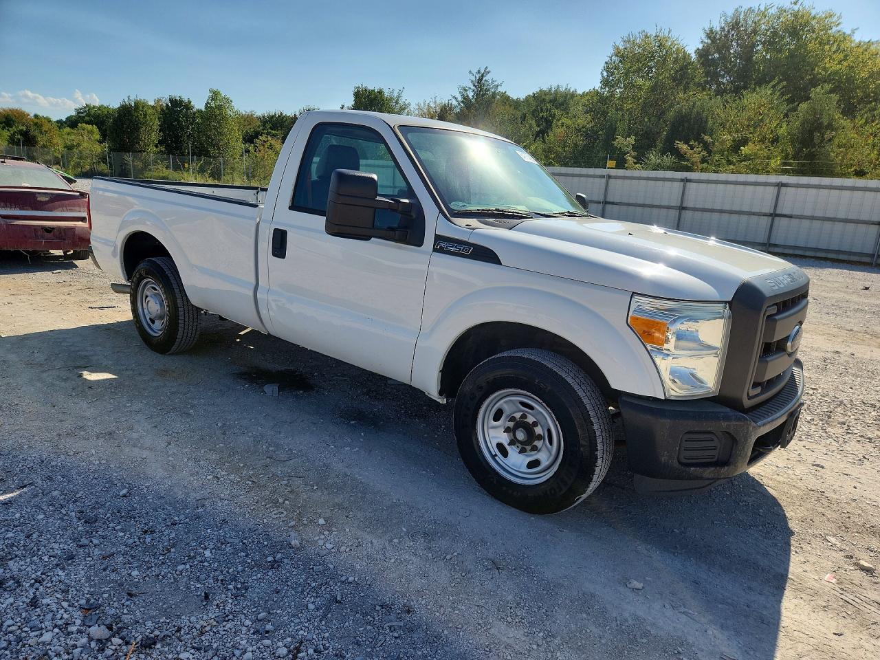 2013 Ford F250 Super Duty White vin: 1FTBF2A64DEB82252