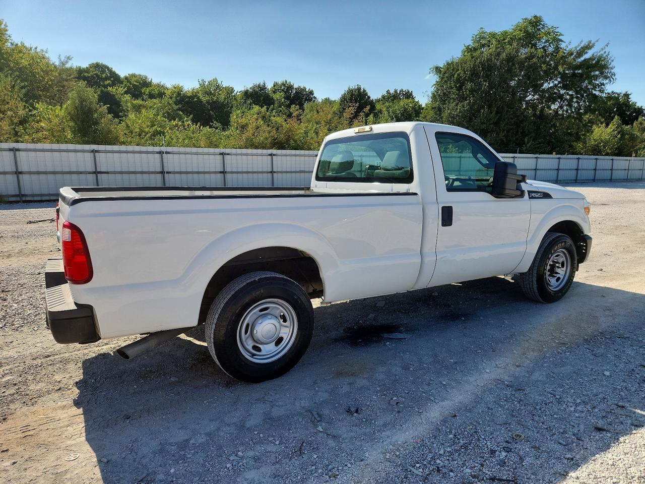2013 Ford F250 Super Duty White vin: 1FTBF2A64DEB82252