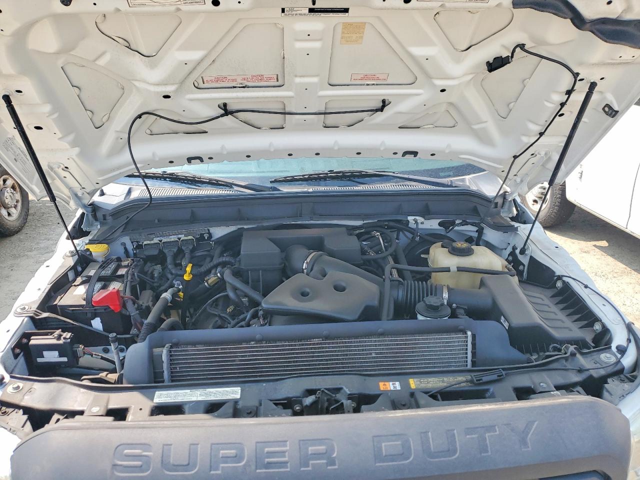 2013 Ford F250 Super Duty White vin: 1FTBF2A66DEB81720