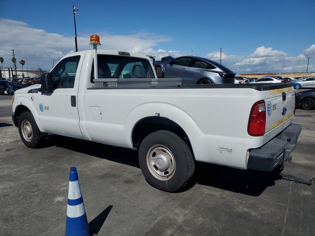 2013 Ford F250 Super Duty White vin: 1FTBF2A66DEB81958 Damage: Left Bed Side, Dent(S) W/ Paint Dmg, 2 To 3 Inches
