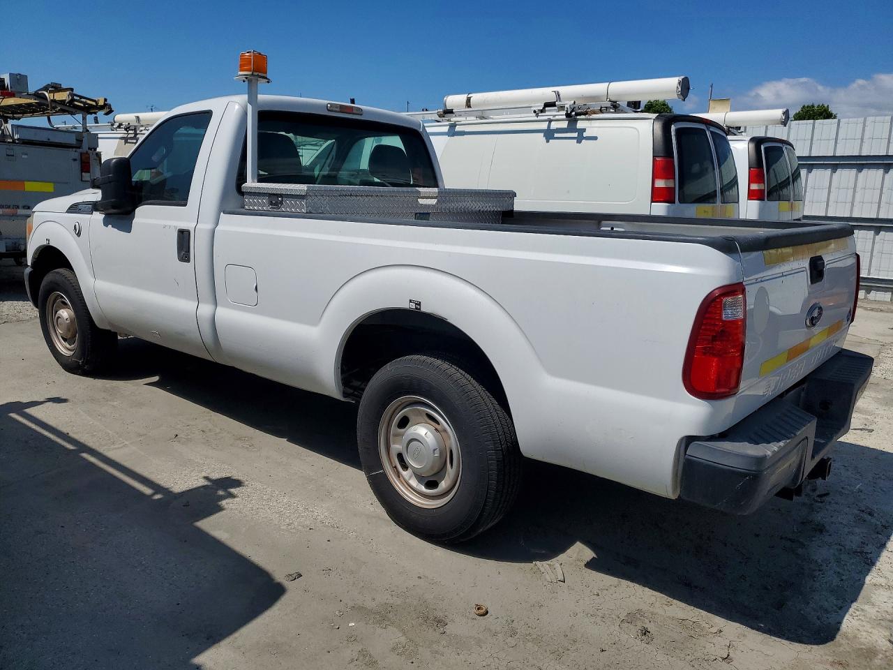 2013 Ford F250 Super Duty White vin: 1FTBF2A66DEB81958