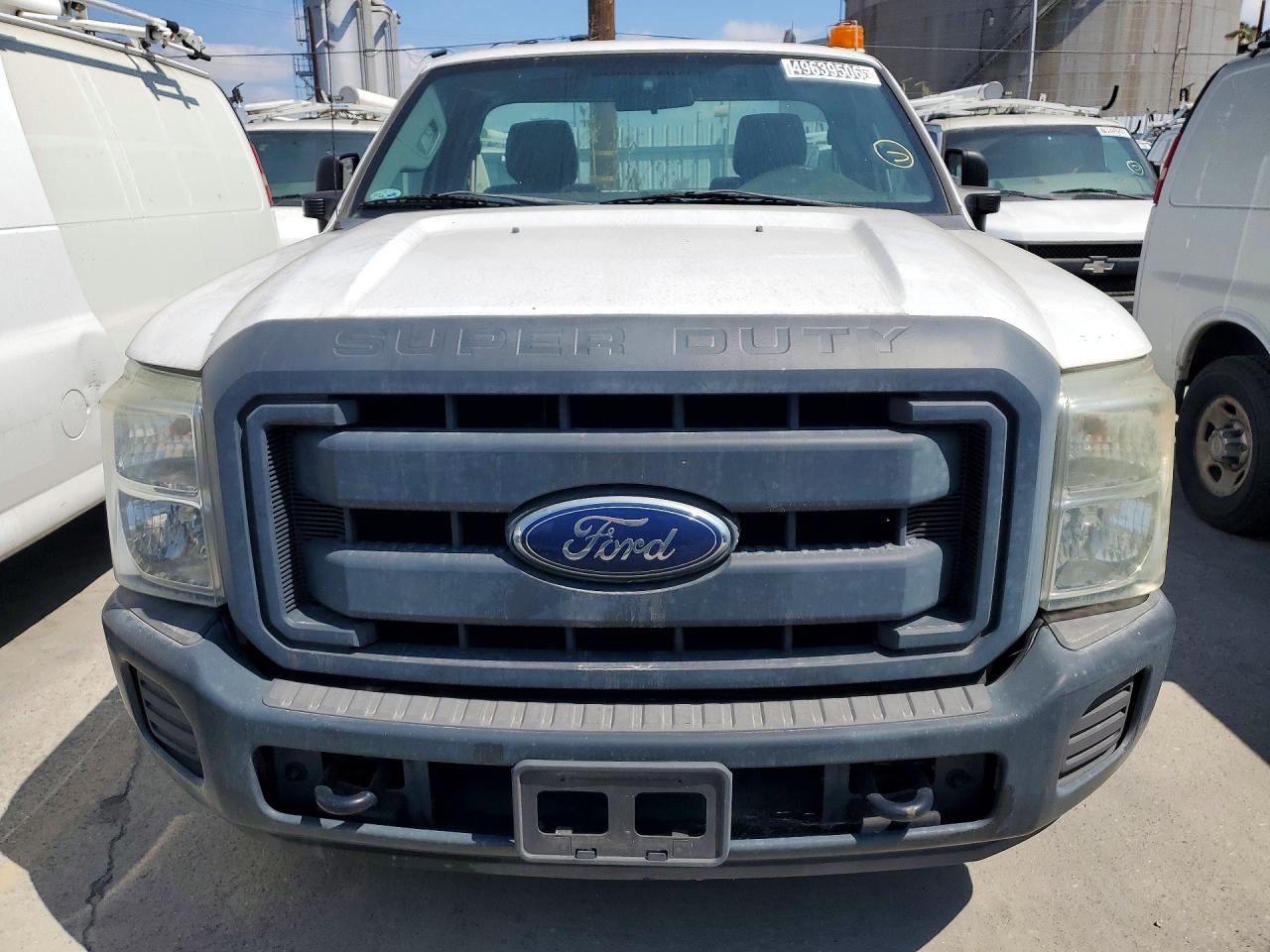 2013 Ford F250 Super Duty White vin: 1FTBF2A66DEB81958
