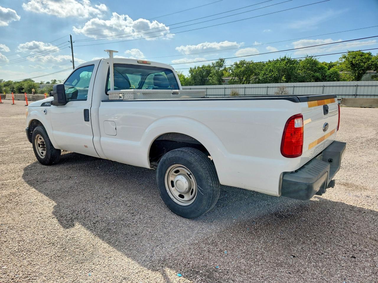 2013 Ford F250 Super Duty White vin: 1FTBF2A66DEB82236