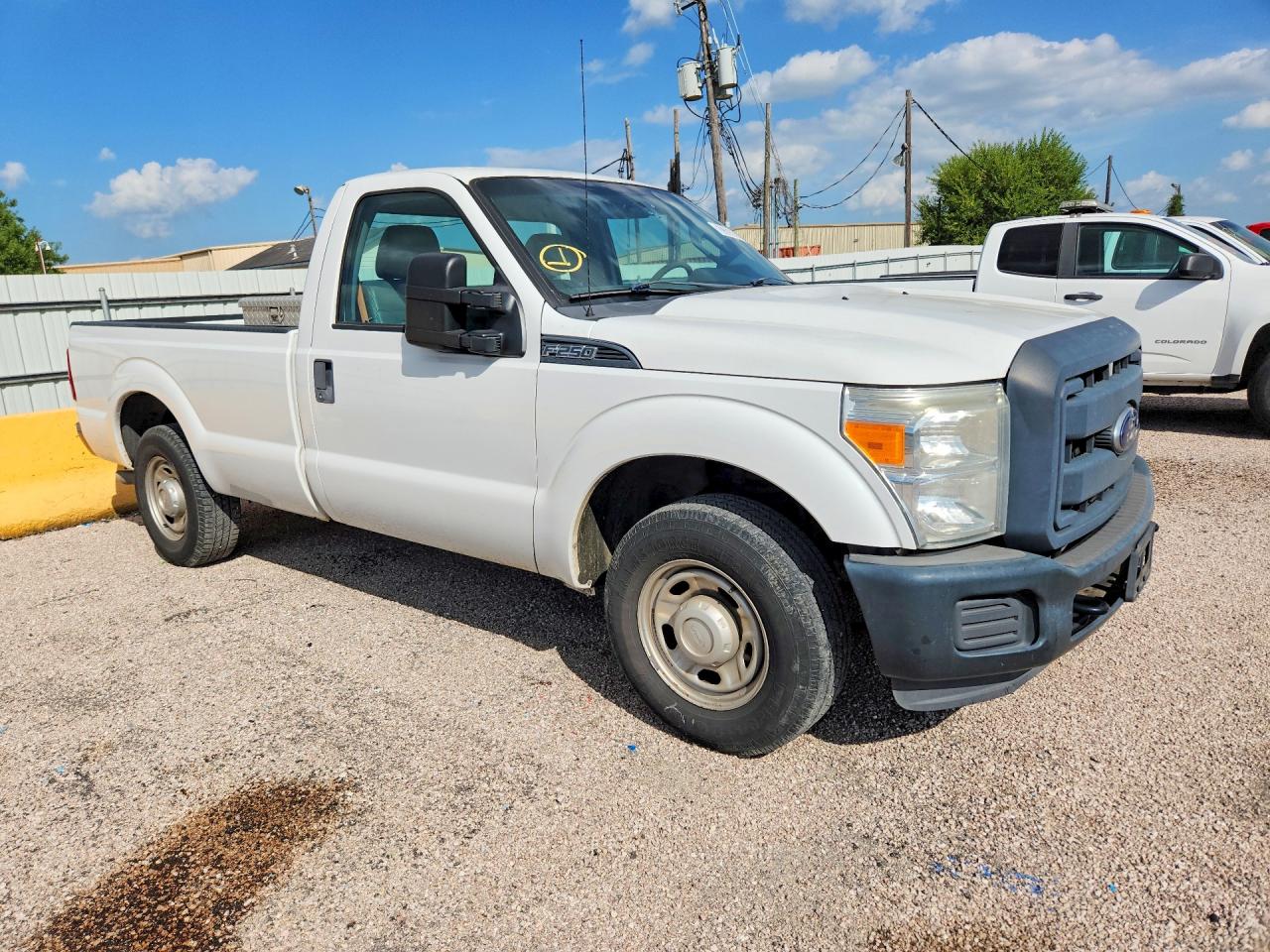 2013 Ford F250 Super Duty White vin: 1FTBF2A66DEB82236