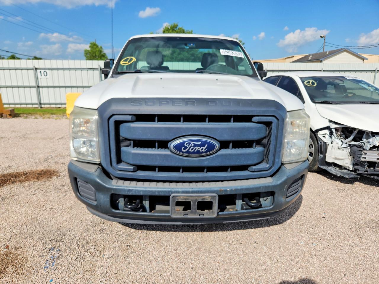 2013 Ford F250 Super Duty White vin: 1FTBF2A66DEB82236