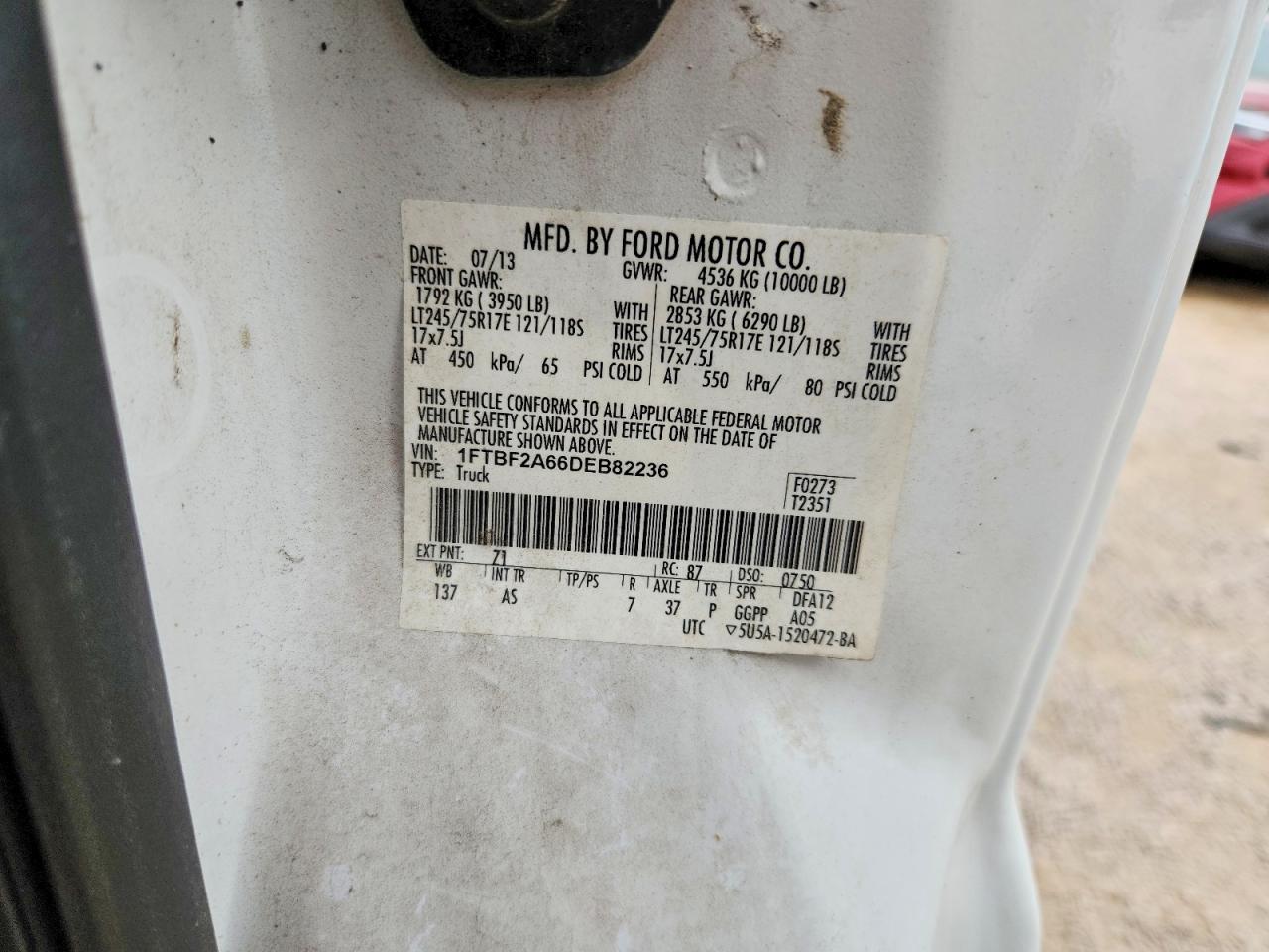 2013 Ford F250 Super Duty White vin: 1FTBF2A66DEB82236