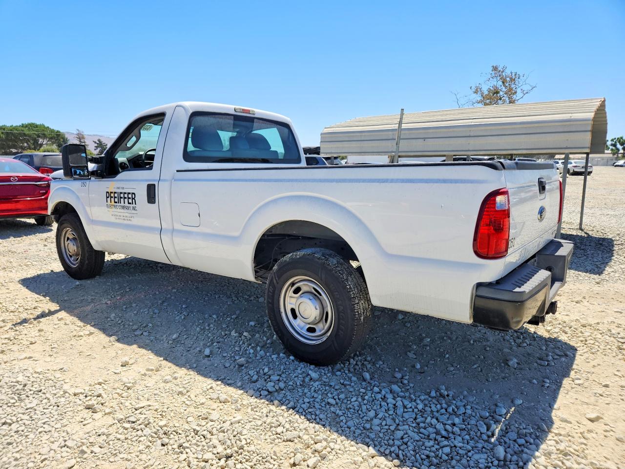 2015 Ford F250 Super Duty White vin: 1FTBF2A66FEB88685