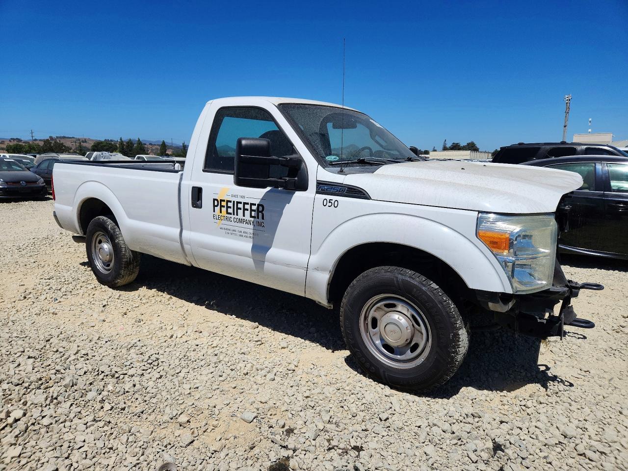 2015 Ford F250 Super Duty White vin: 1FTBF2A66FEB88685